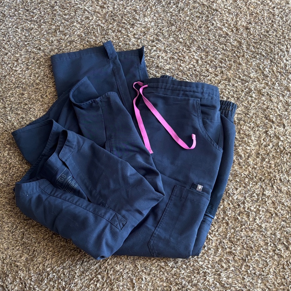 NAVY figs scrub set